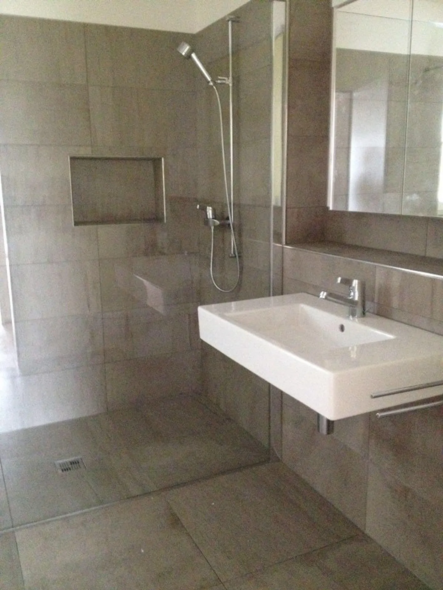 Appartamento moderno di 3,5 locali con terrazza a Triengen in una bella posizione - Foto 7 di 10