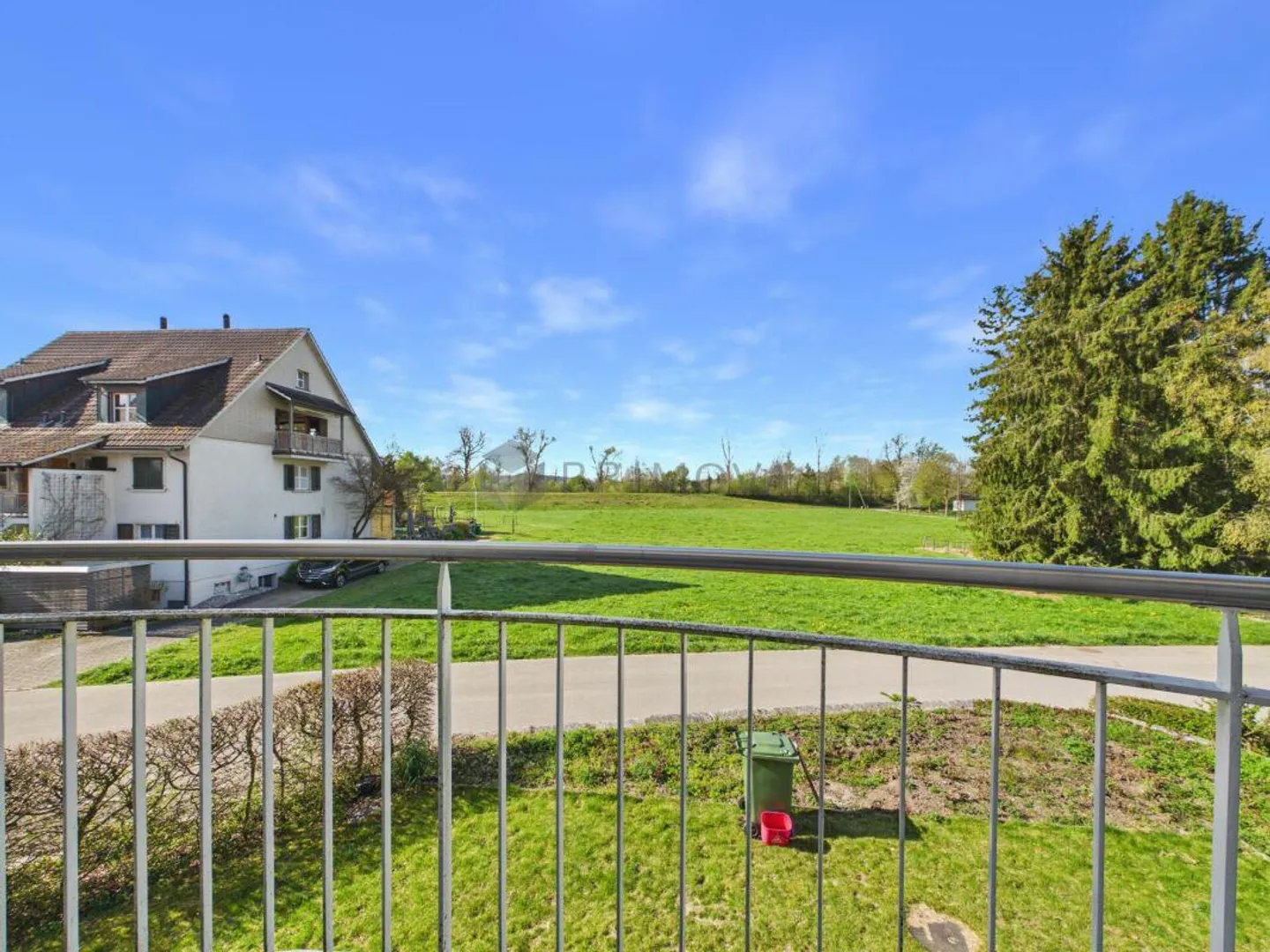 Charmantes Einfamilienhaus mit zusätzlicher Landwirtschaftsfläche - ideal für Pferdeliebhaber - Photo 1 sur 13
