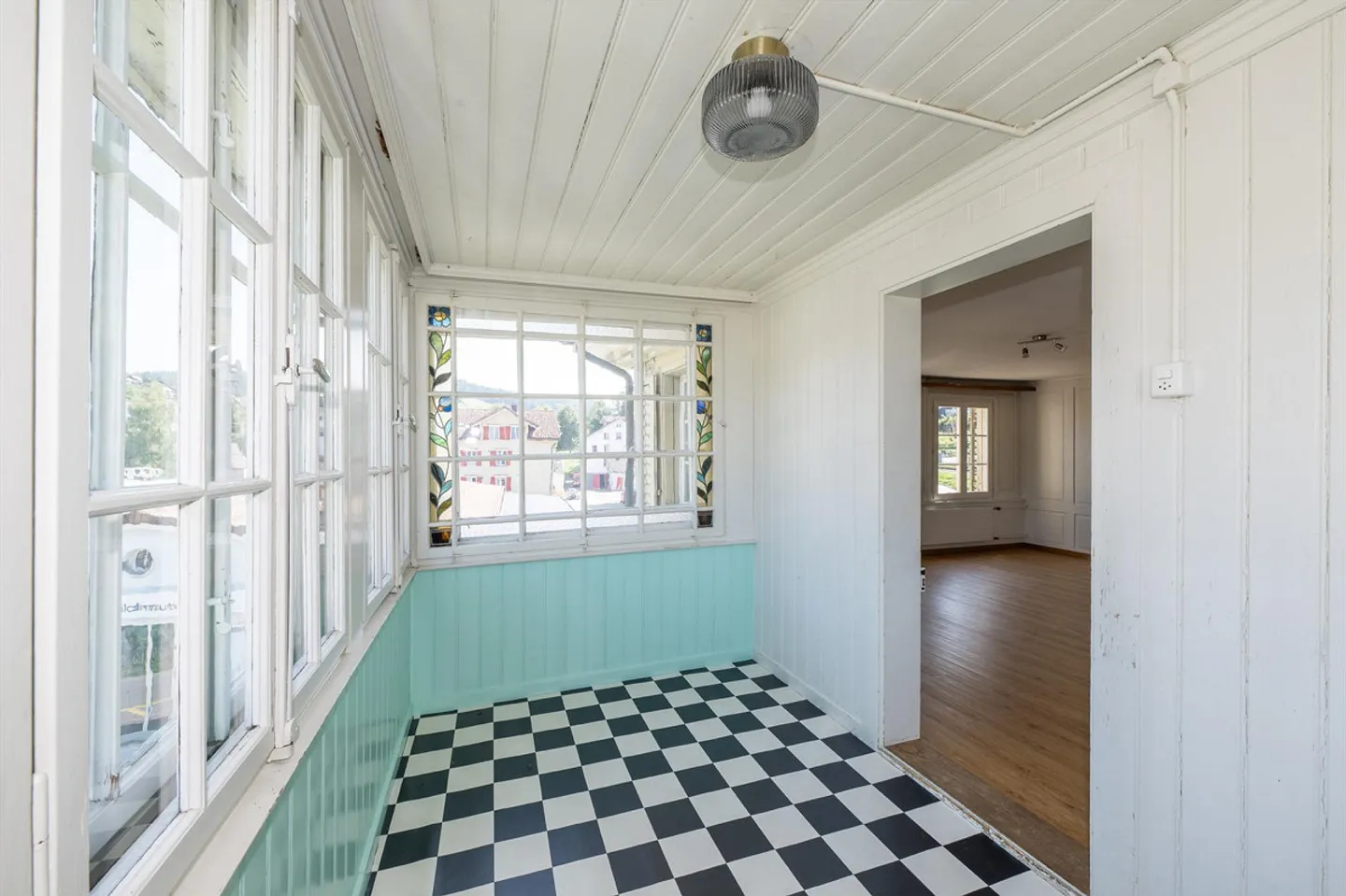 Multi-family house with development potential - Photo 2 of 11