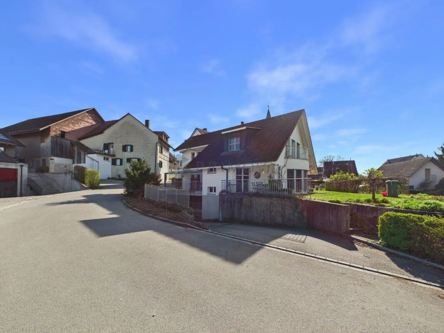Charmantes Einfamilienhaus mit zusätzlicher Landwirtschaftsfläche - ideal für Pferdeliebhaber - Photo 2 sur 13