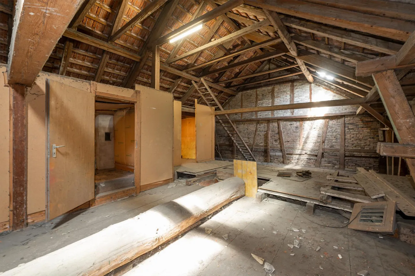 Multi-family house with development potential - Photo 7 of 11