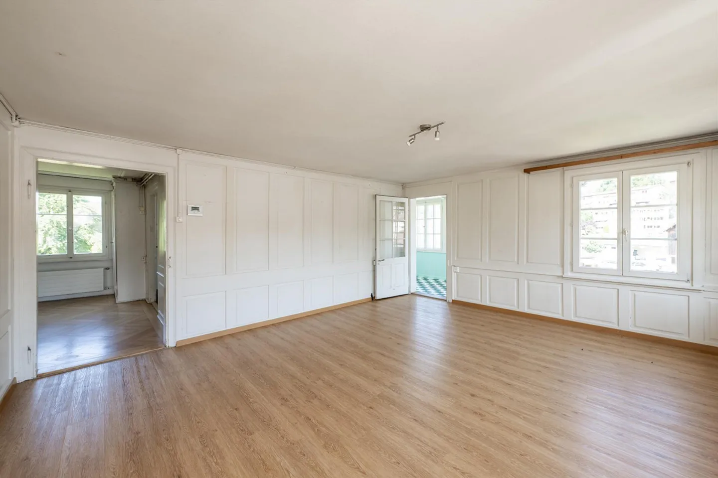 Multi-family house with development potential - Photo 4 of 11