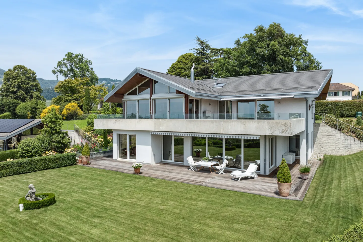 Prestigieuse Villa mit Panoramablick auf den Genfersee und die Alpen - Foto 1 von 17
