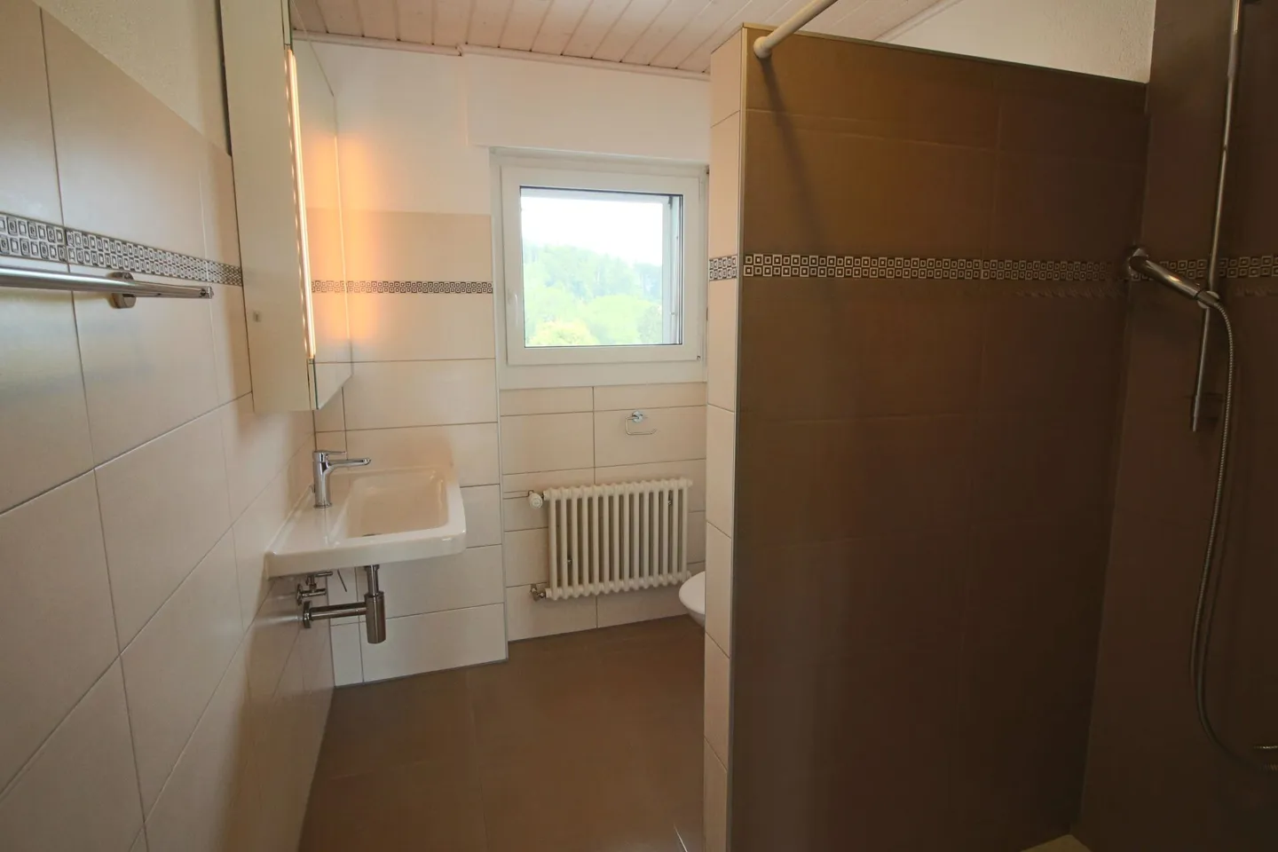 Charmante 4.5 Zimmer Wohnung - Foto 9 von 9