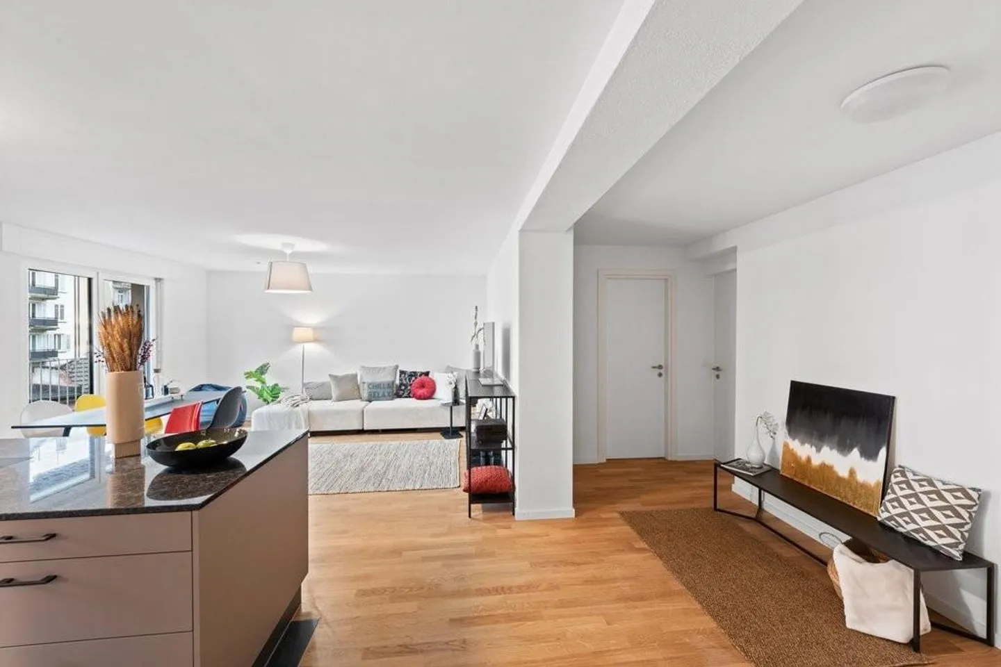 In the Heart of the Action: Modern Apartment for Young People - Photo 3 of 7