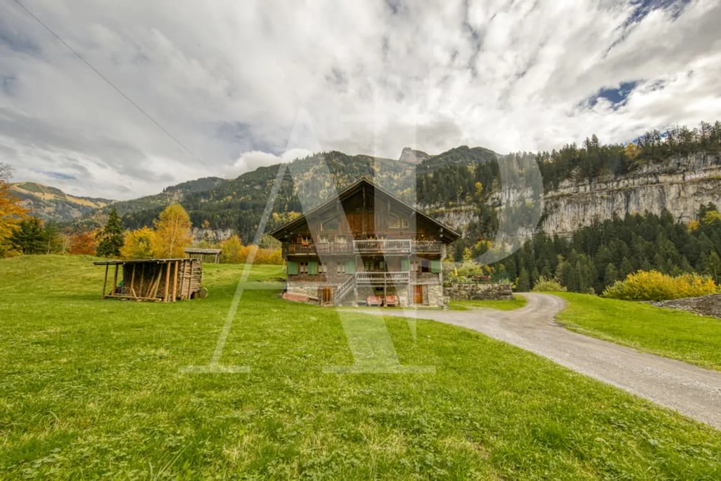 IN VENDITA APPARTAMENTO 5.5 STANZE IN UN CHALET AUTENTICO - Foto 5 di 13