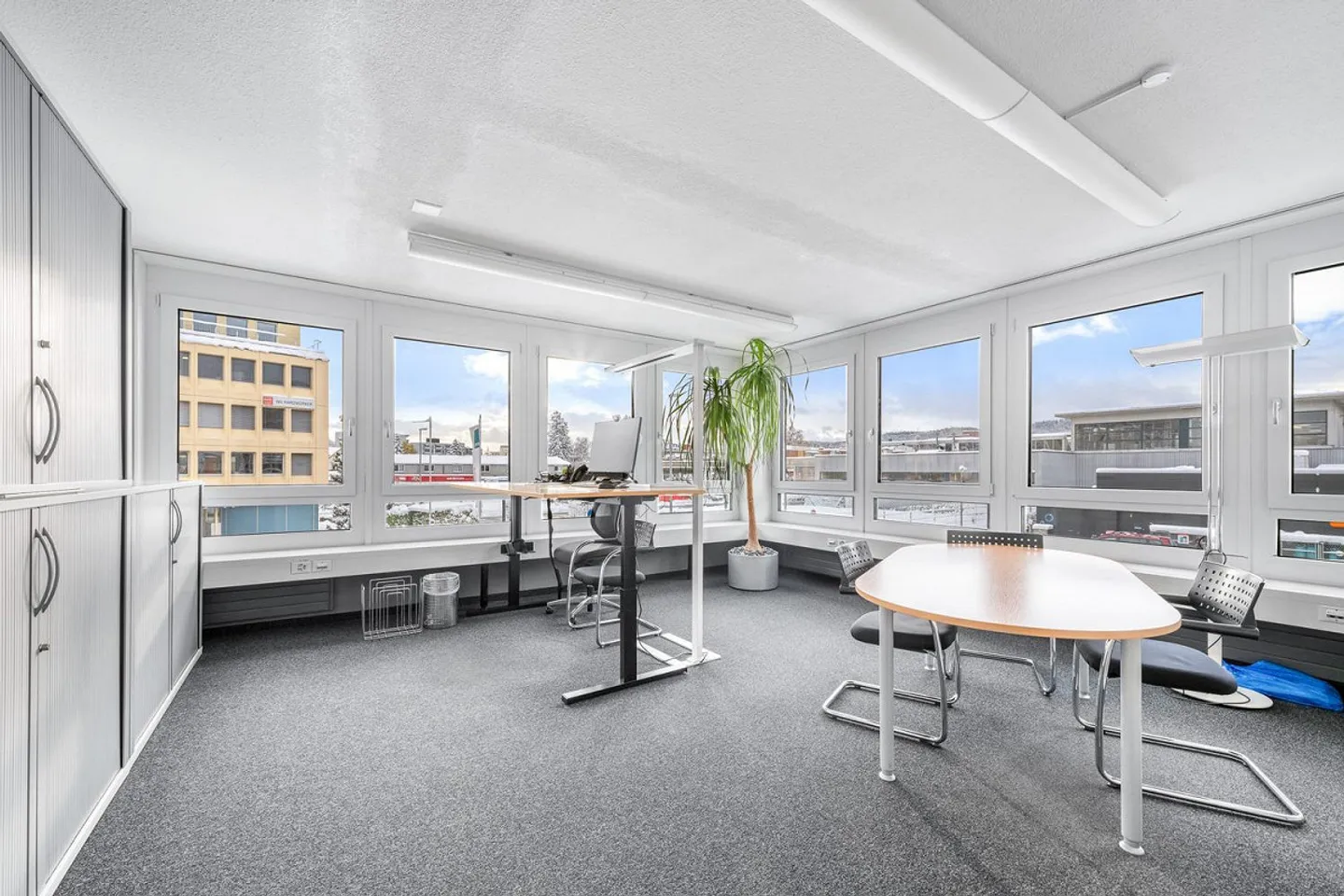 Modern/Air-conditioned Offices in Central Dübendorf from 150 CHF per m2 * year - Photo 27 of 30