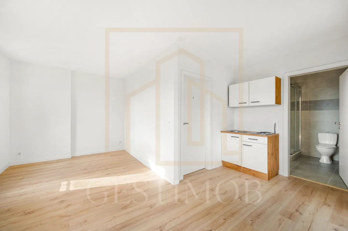 Opportunité : Immeuble entièrement rénové - Photo 9 sur 11