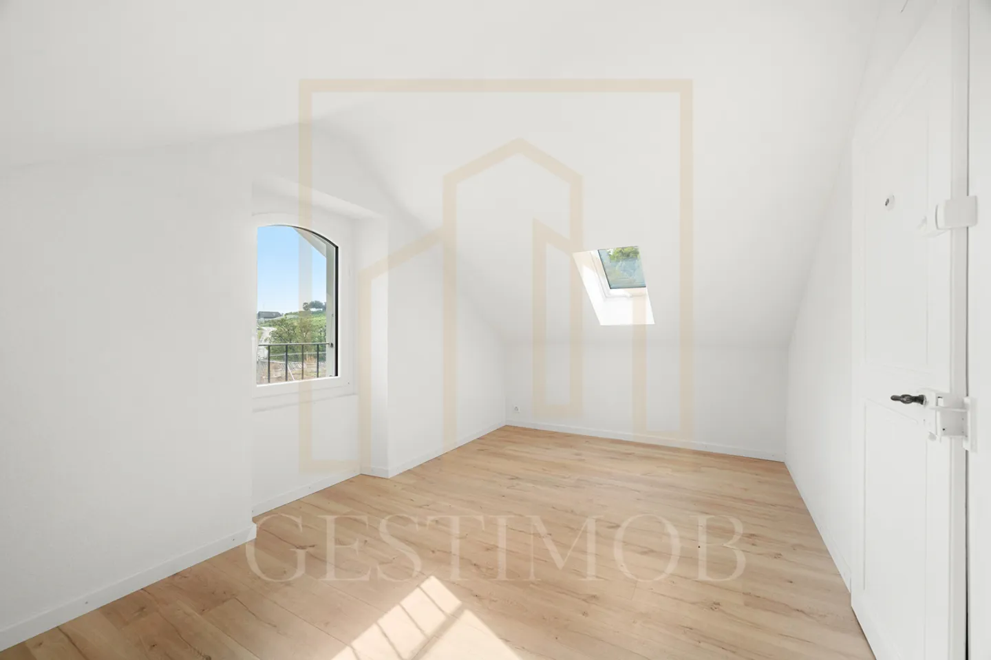 Opportunité : Immeuble entièrement rénové - Photo 11 sur 11