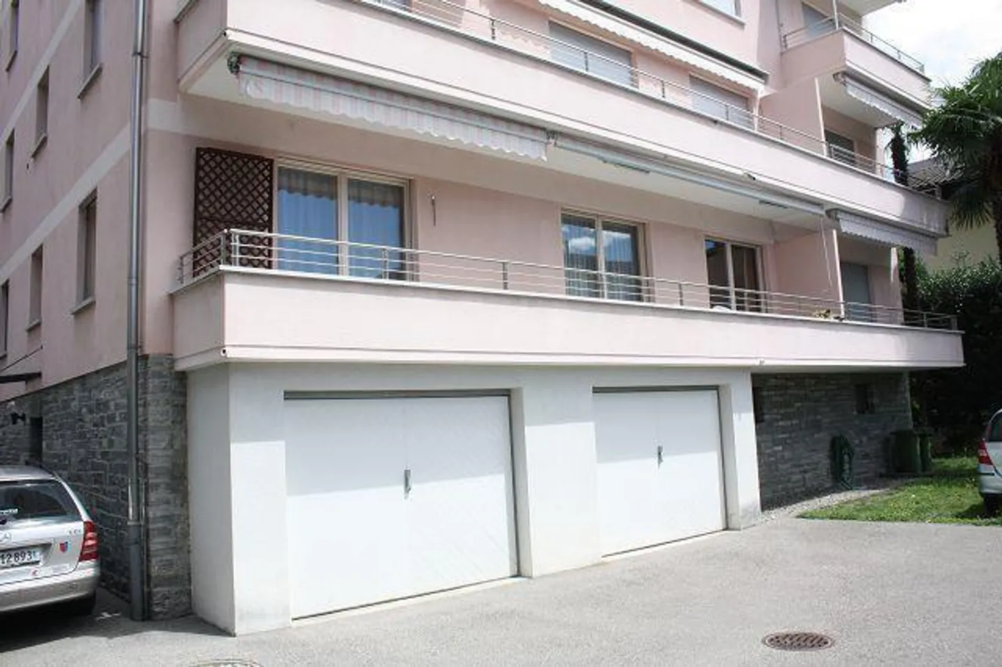 «3 1/2-Zimmer-Wohnung mit 2 PP im 1. OG Appartamento di 3 1/2 locali con 2 PP nel primo piano» - Foto 1 von 15
