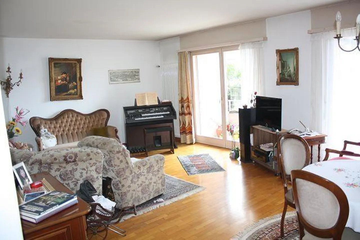 «3 1/2-Zimmer-Wohnung mit 2 PP im 1. OG Appartamento di 3 1/2 locali con 2 PP nel primo piano» - Foto 2 von 15