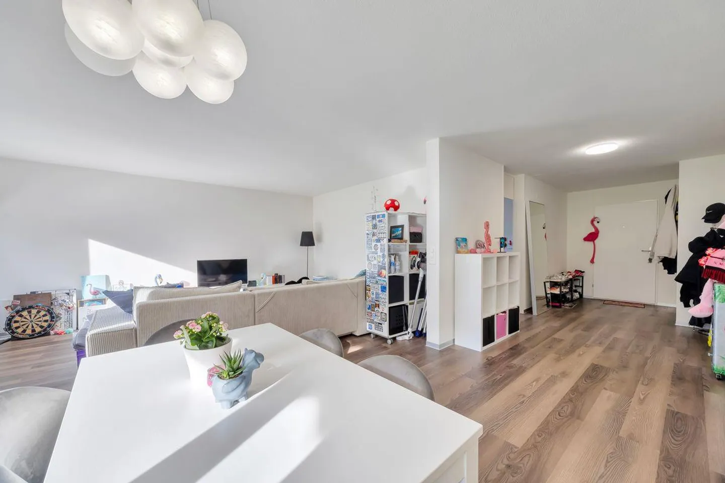 Casa perfetta a Schübelbach - Appartamento soleggiato di 2,5 stanze con balcone - Foto 5 di 7