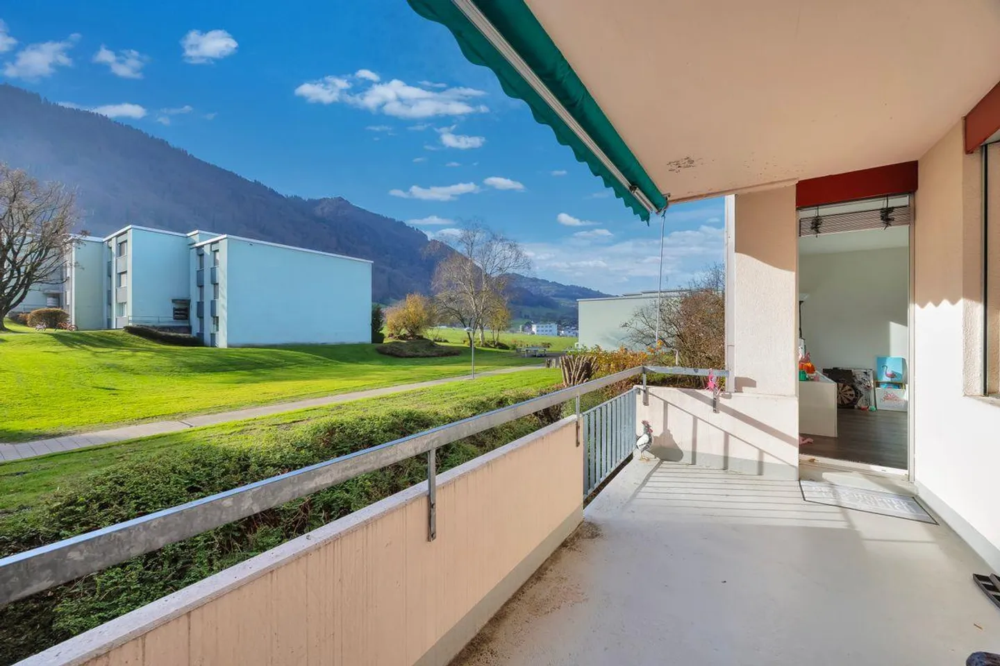 Casa perfetta a Schübelbach - Appartamento soleggiato di 2,5 stanze con balcone - Foto 2 di 7