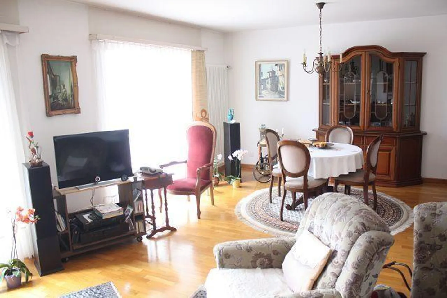 «3 1/2-Zimmer-Wohnung mit 2 PP im 1. OG Appartamento di 3 1/2 locali con 2 PP nel primo piano» - Foto 4 von 15