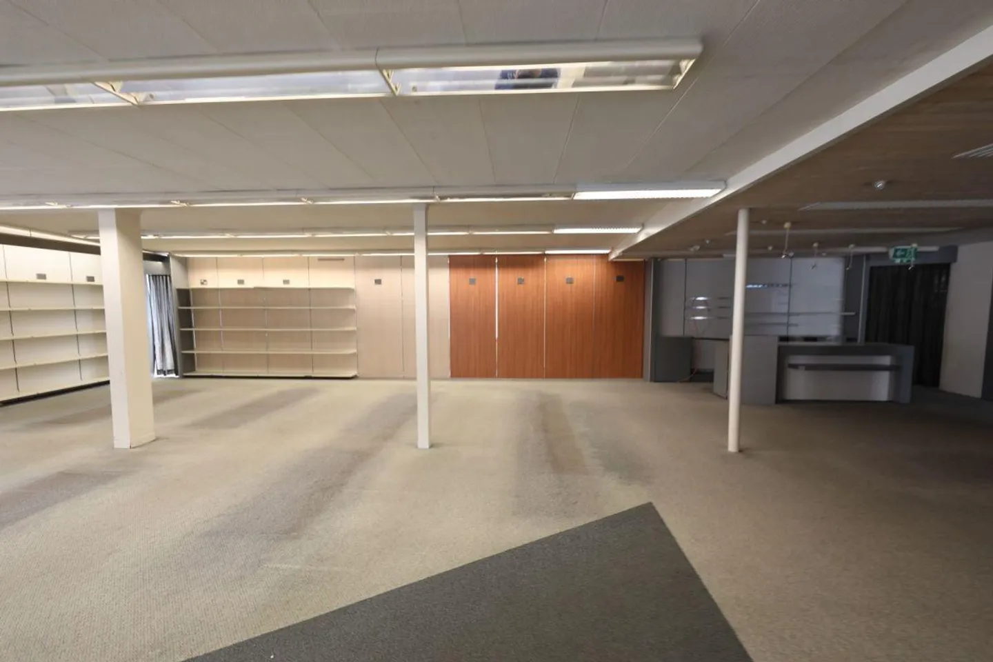 Grosses Ladenlokal für Gewerbe im Erdgeschoss - Foto 9 von 17