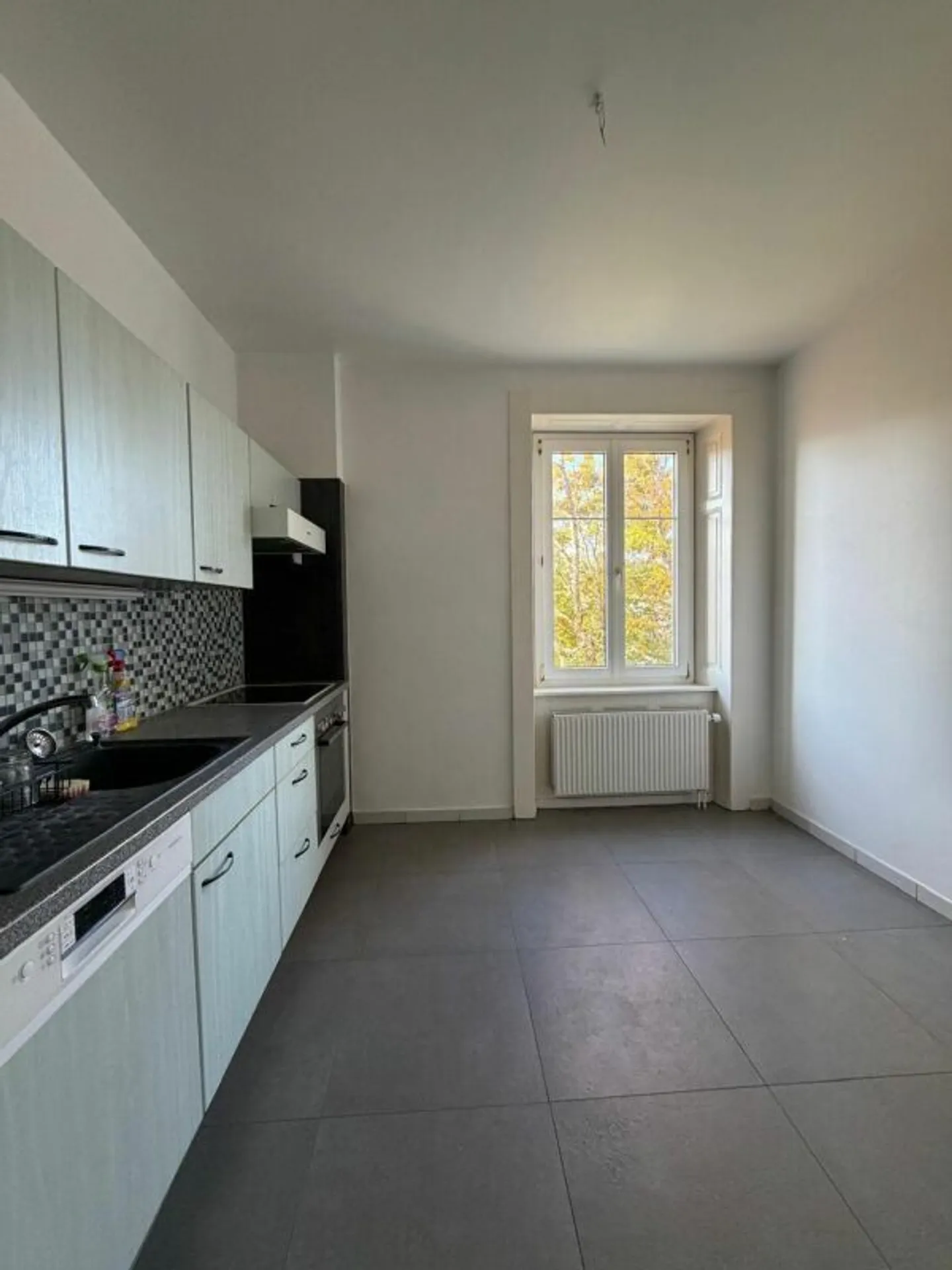 Charming apartment with 3.5 rooms on the 2nd floor - Rue Jacob-Brandt 6, La Chaux-de-Fonds - Photo 2 of 9