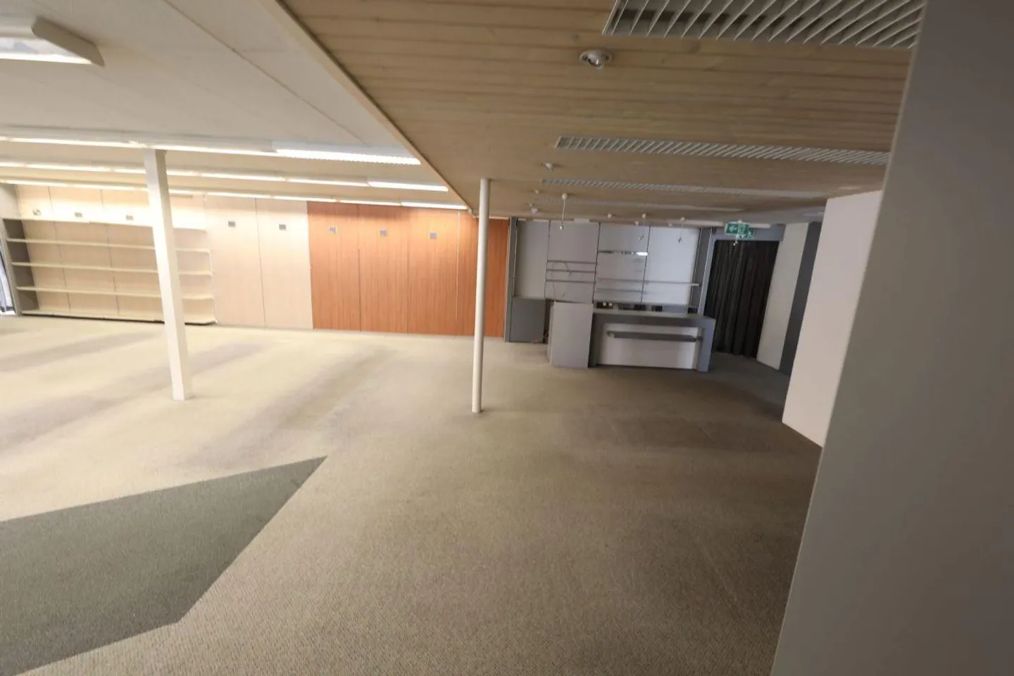 Grosses Ladenlokal für Gewerbe im Erdgeschoss - Foto 6 von 17