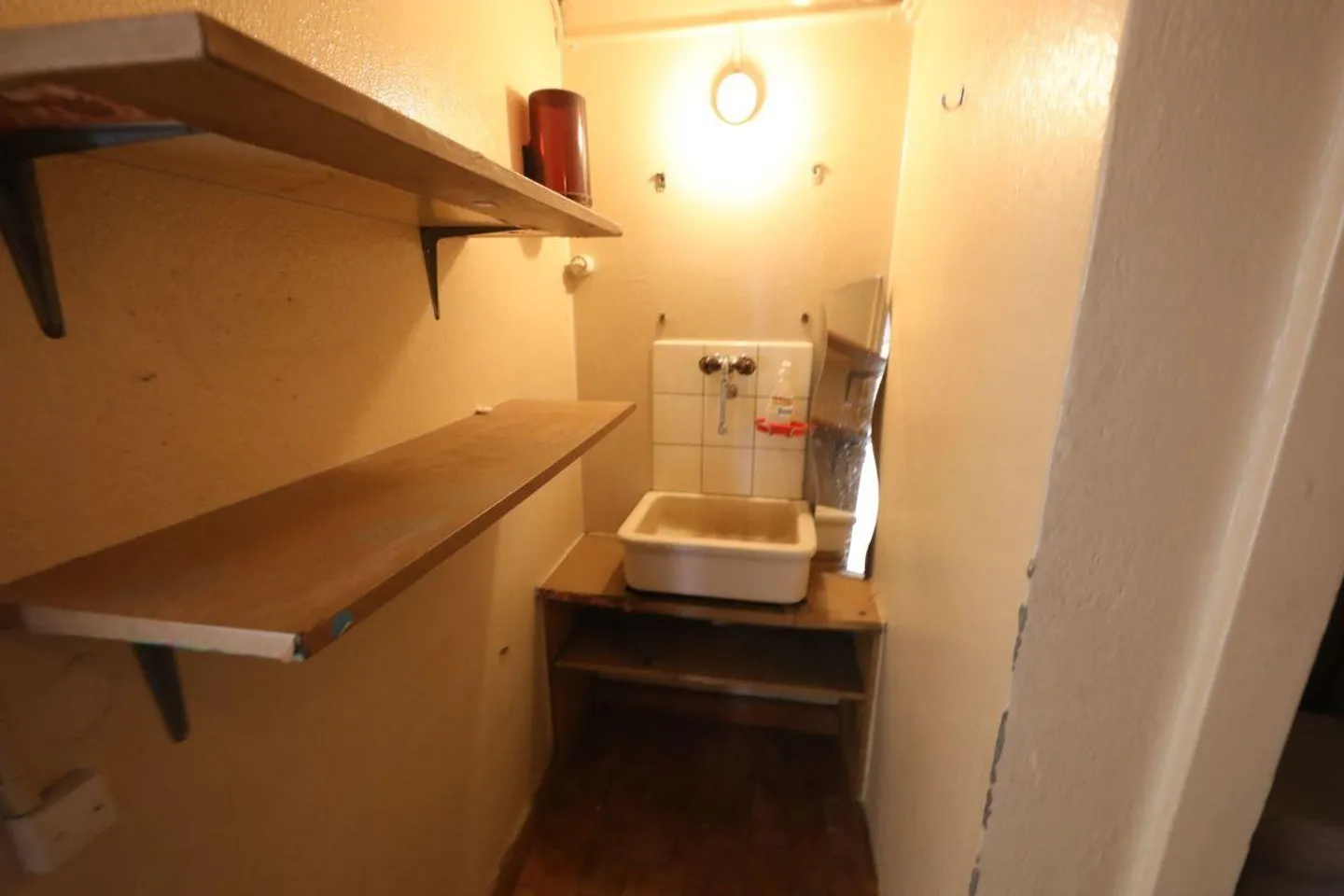 Grosses Ladenlokal für Gewerbe im Erdgeschoss - Foto 13 von 17