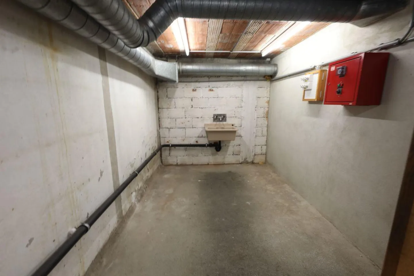 Grosses Ladenlokal für Gewerbe im Erdgeschoss - Foto 15 von 17
