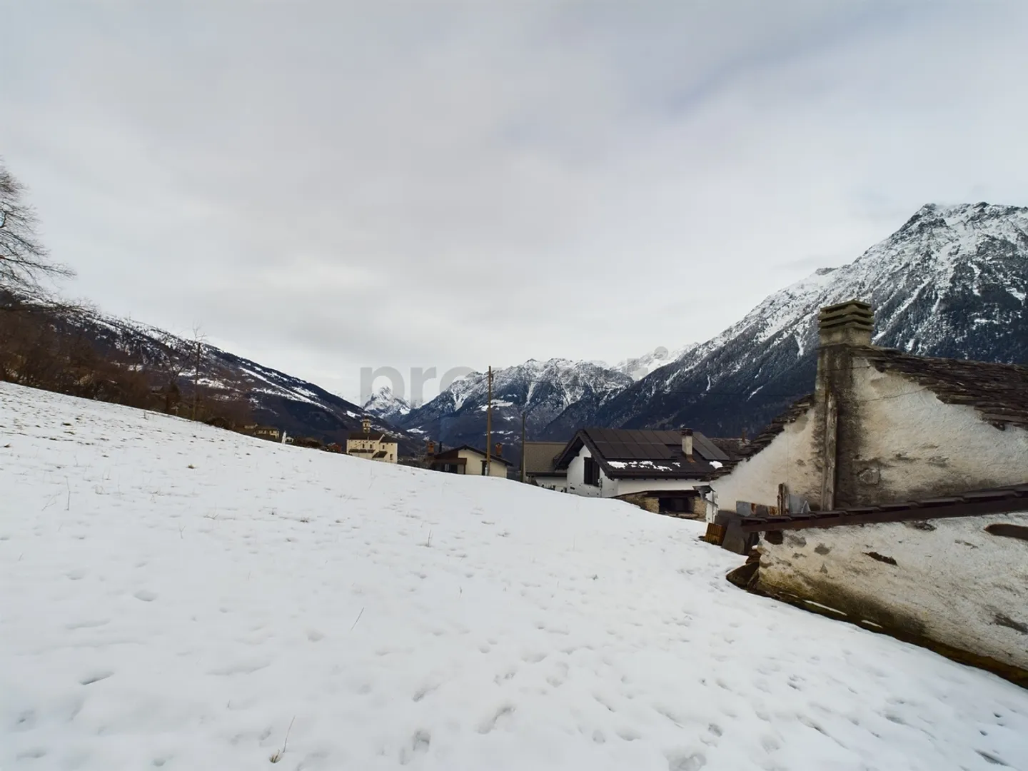Terrain constructible avec rustique dans la belle vallée de Blenio - Photo 1 sur 7