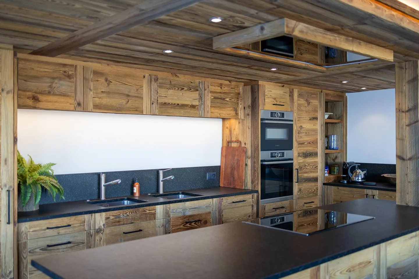 Rental apartment for the week: Magnificent chalet made of old wood with spectacular views of the valley - Photo 7 of 18