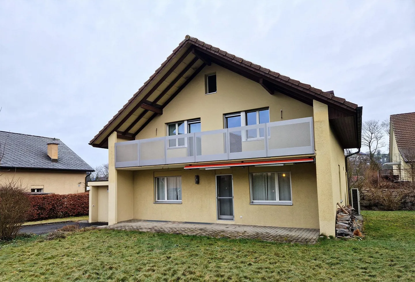 Incantevole casa unifamiliare di 4,5 stanze con giardino e garage a Eglisau - Foto 1 di 8