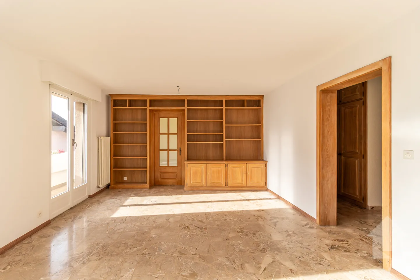 Ampio appartamento di 3,5 stanze in posizione ideale - Foto 2 di 16