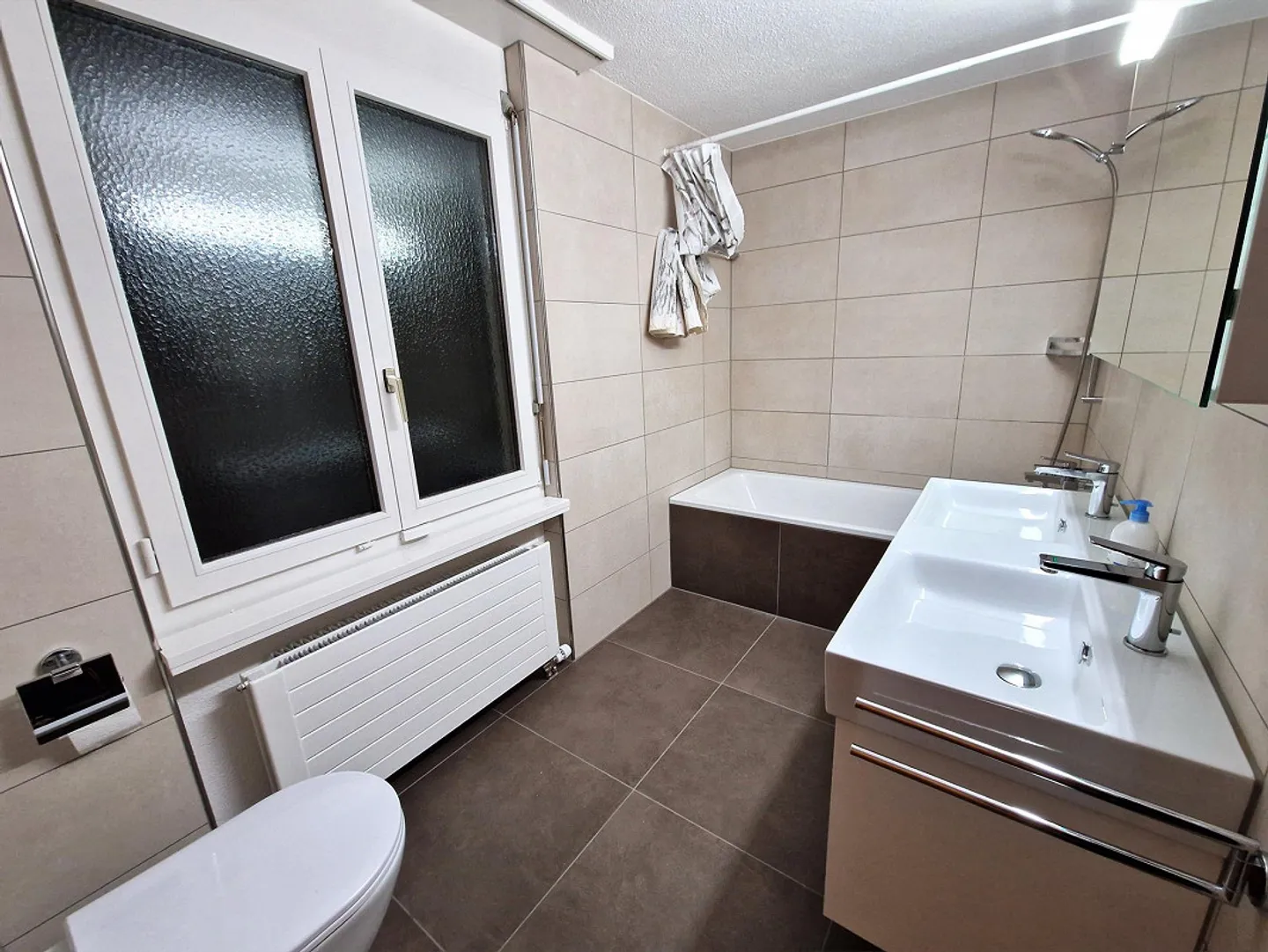 Incantevole casa unifamiliare di 4,5 stanze con giardino e garage a Eglisau - Foto 5 di 8