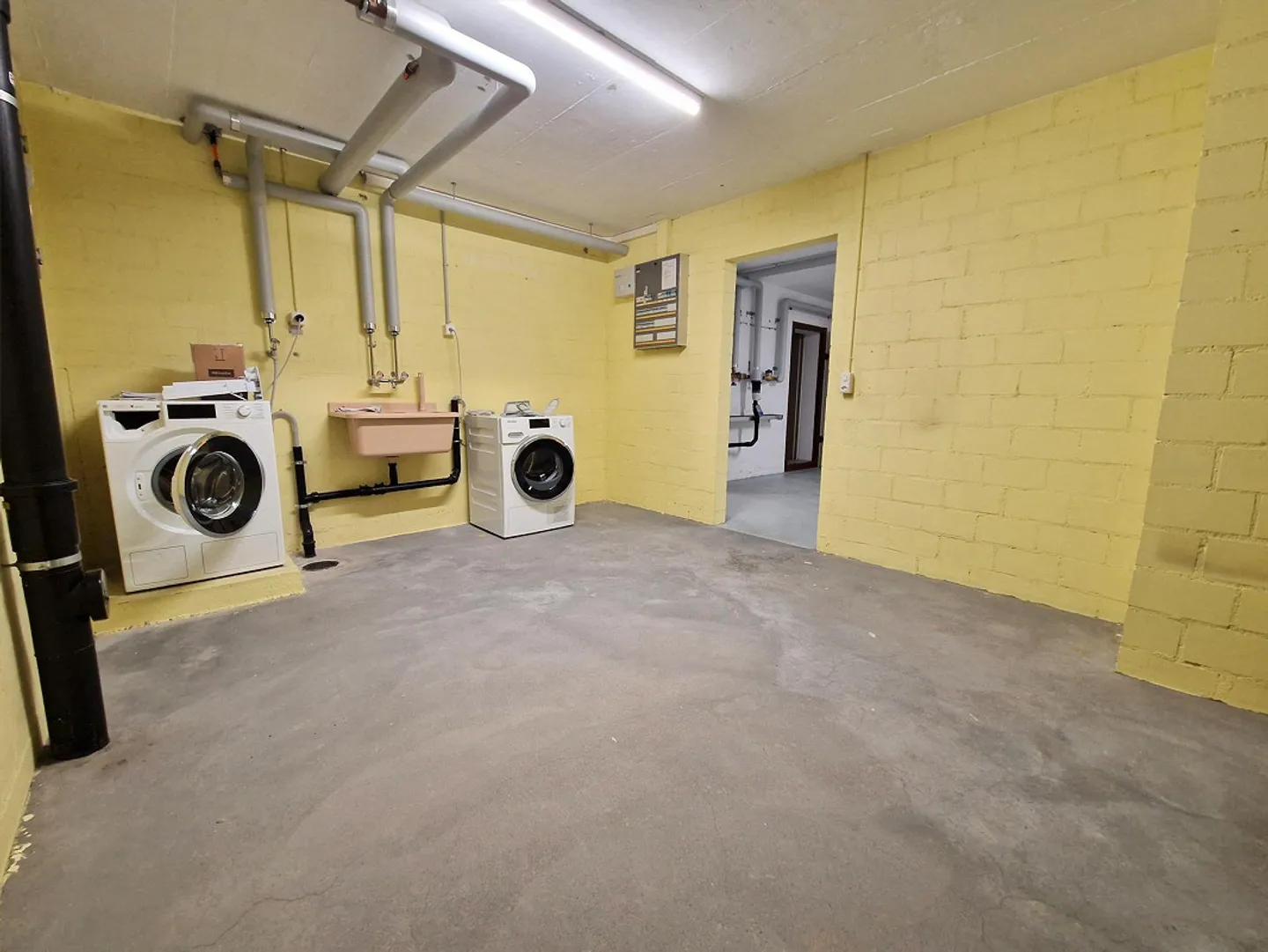 Incantevole casa unifamiliare di 4,5 stanze con giardino e garage a Eglisau - Foto 7 di 8