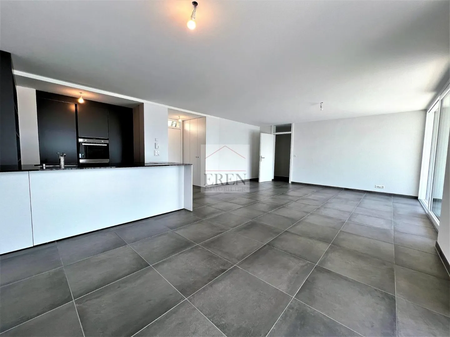 Spacious 4.5-room penthouse, recent and modern, 150 m2 southwest with quality finishes in the center of Fully - Photo 3 of 13