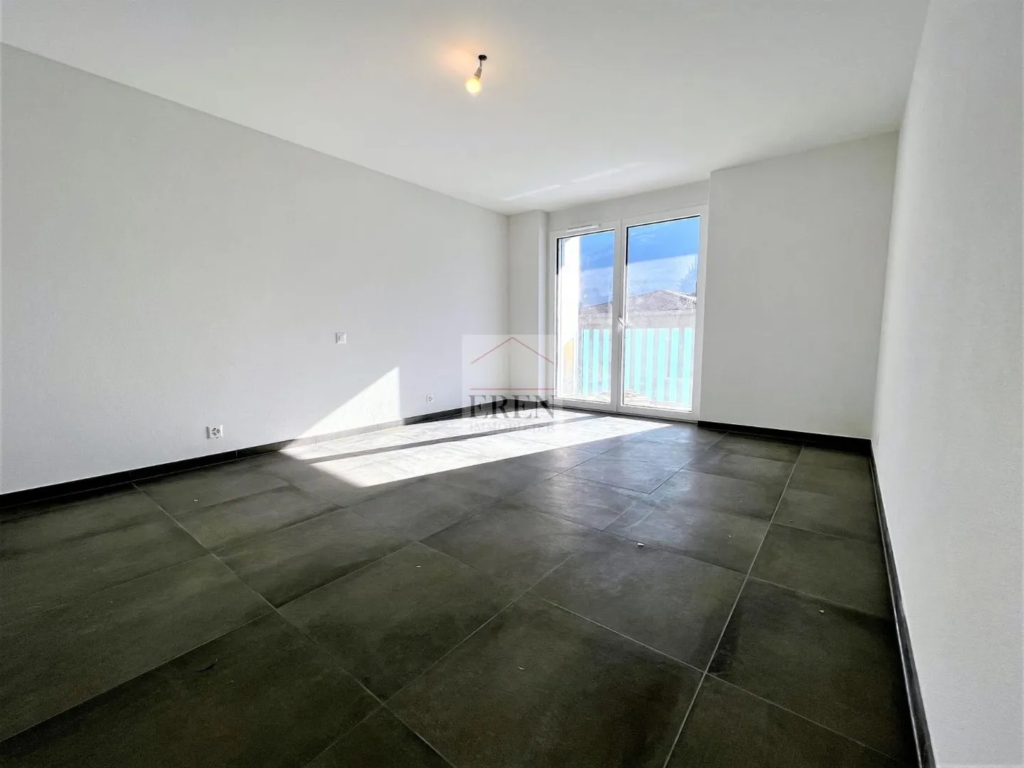 Spacious 4.5-room penthouse, recent and modern, 150 m2 southwest with quality finishes in the center of Fully - Photo 5 of 13