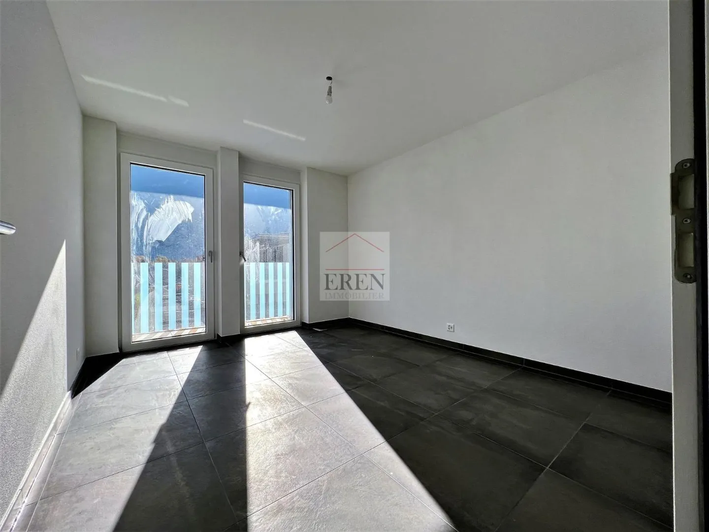 Spacious 4.5-room penthouse, recent and modern, 150 m2 southwest with quality finishes in the center of Fully - Photo 6 of 13
