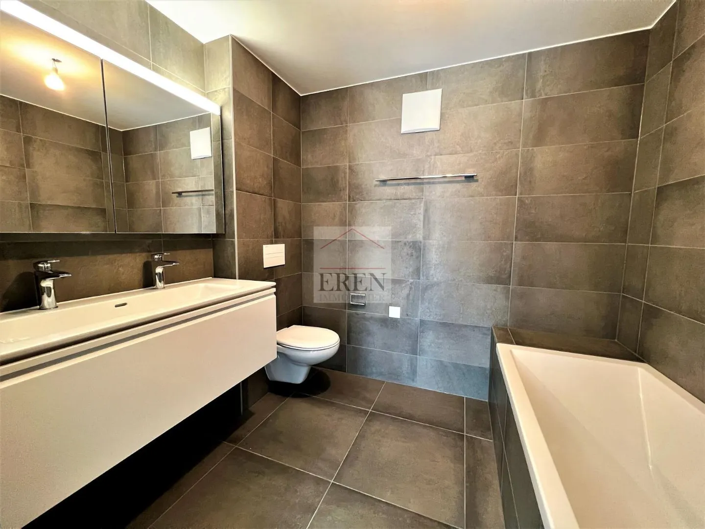 Spacious 4.5-room penthouse, recent and modern, 150 m2 southwest with quality finishes in the center of Fully - Photo 10 of 13