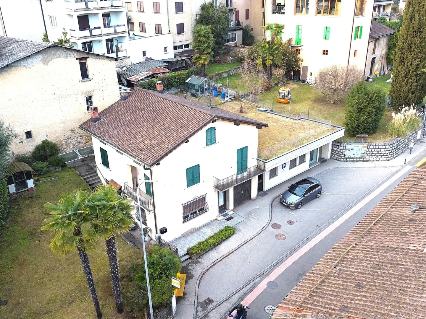 Beautiful single-family house with 7.5 rooms and garden in Cureglia - Photo 1 of 12