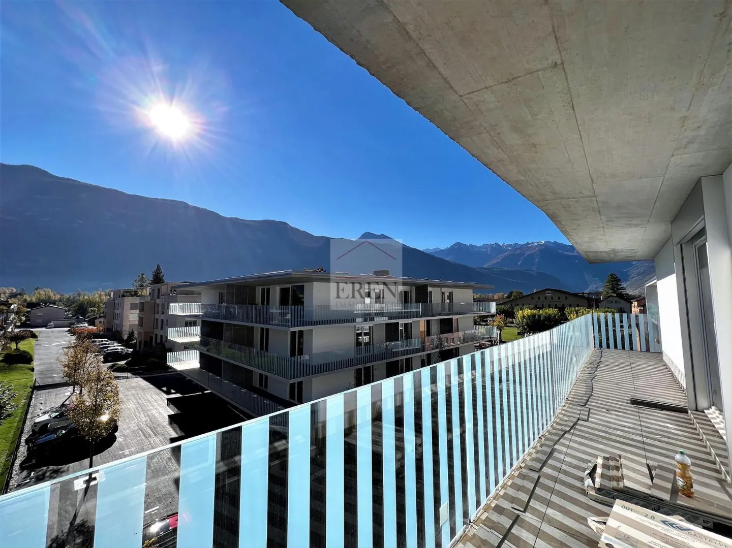 Spacious 4.5-room penthouse, recent and modern, 150 m2 southwest with quality finishes in the center of Fully - Photo 12 of 13