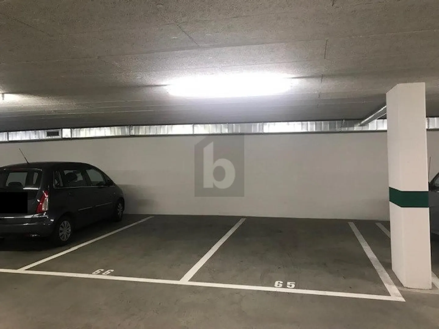 Parkplatz Nahe dem See - Foto 1 von 2