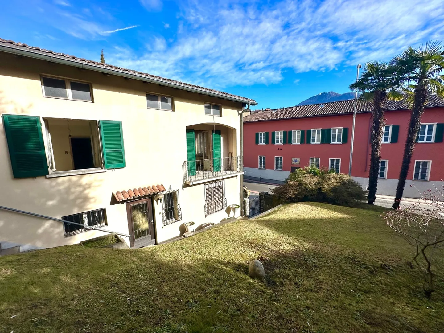 Beautiful single-family house with 7.5 rooms and garden in Cureglia - Photo 11 of 12