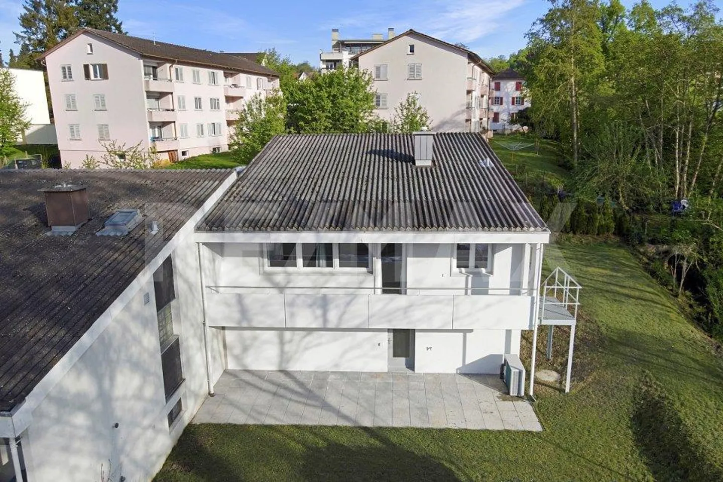 Casa familiare con potenziale di espansione direttamente presso il ruscello - Foto 1 di 13