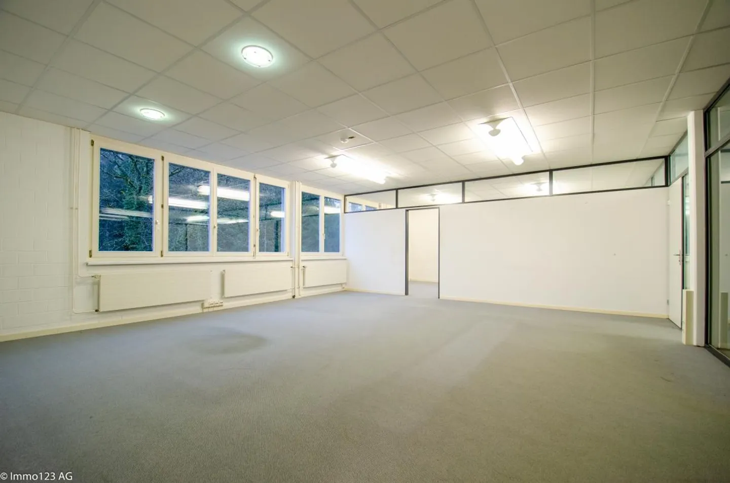 Grosszügige und helle Büro-/Gewerberäume für Ihr Unternehmen - Foto 2 von 29