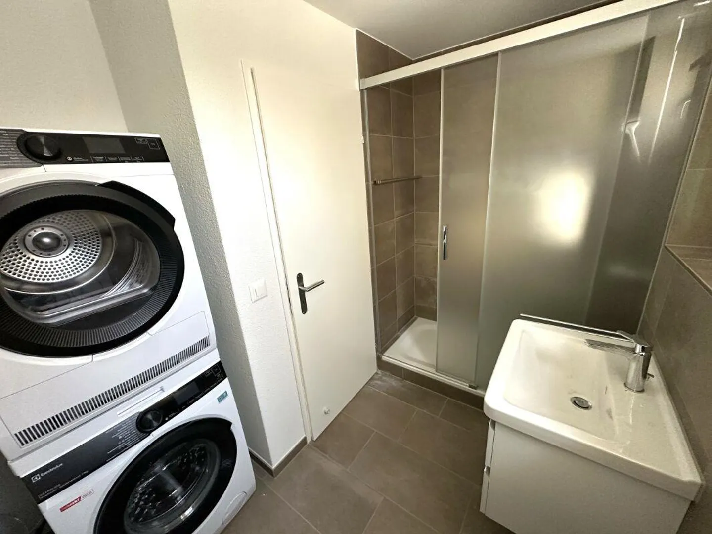 First rental after complete renovation - Photo 4 of 5