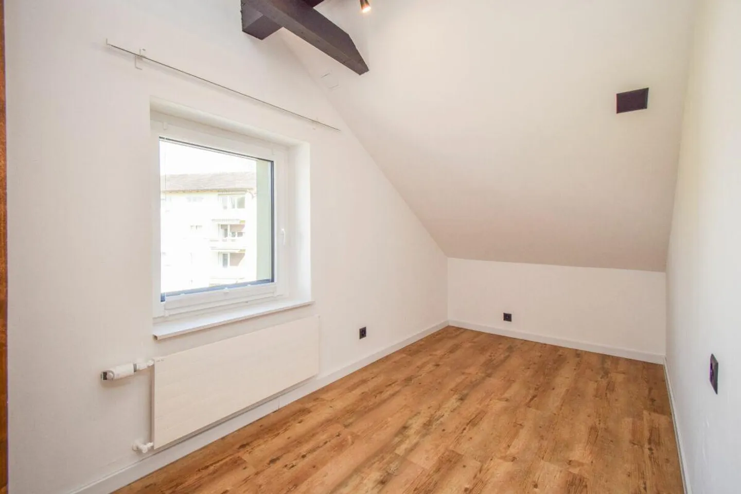 8.5-Zimmer-Einfamilienhaus mit modernem Ausbau und nachhaltiger Tec... - Photo 19 of 23