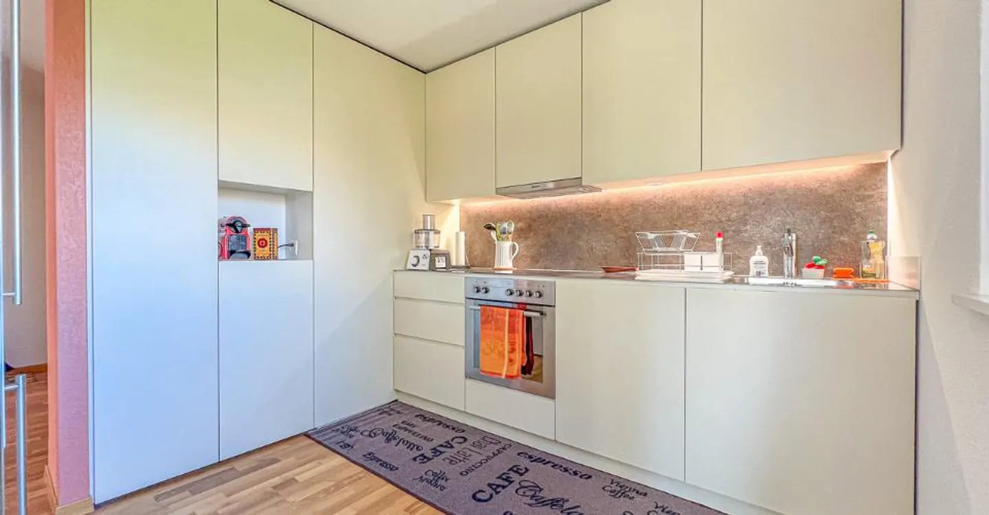 Incantevole appartamento di 4,5 stanze con balcone - Foto 4 di 12