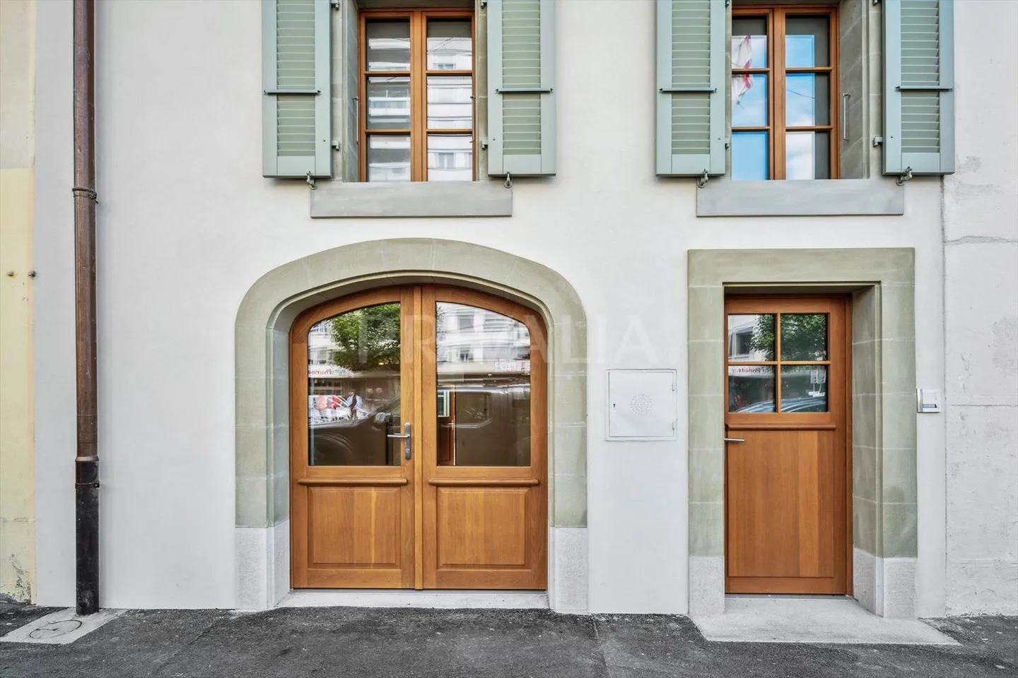 Exclusively - Income-generating building in the heart of Chêne-Bourg - Photo 1 of 6