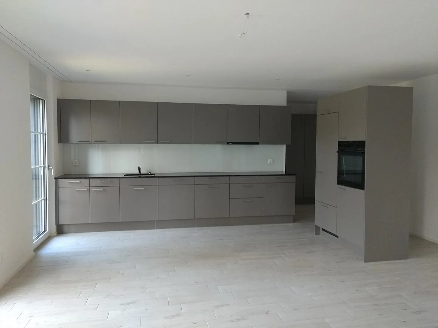 Appartamento moderno di 3,5 stanze con grande terrazza e vista sul verde - Foto 2 di 7
