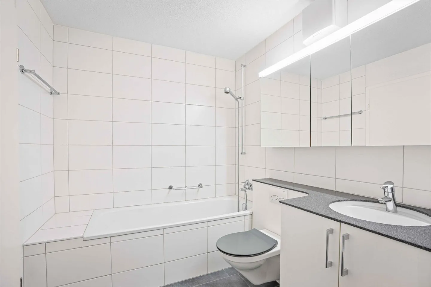 Your new home in a central location - Photo 6 of 9