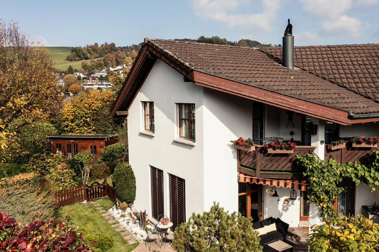 Semi-Detached Family House with Rigi View and Idyllic Garden - Photo 2 of 20