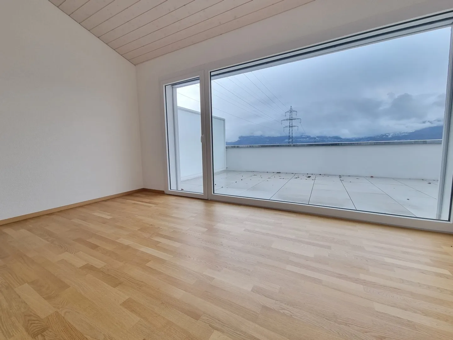 Appartement sous les combles spacieux avec 2,5 pièces - Photo 4 sur 7