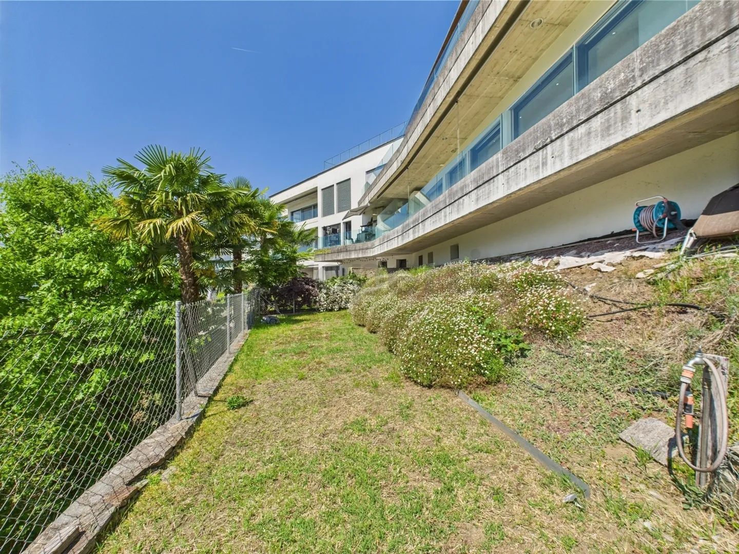 Exclusive apartment with panoramic lake view in Gordola - Photo 11 of 12