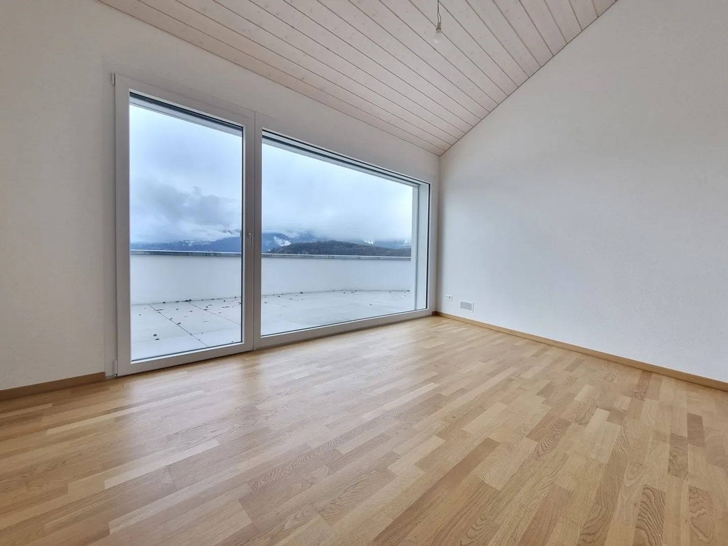 Appartement sous les combles spacieux avec 2,5 pièces - Photo 6 sur 7