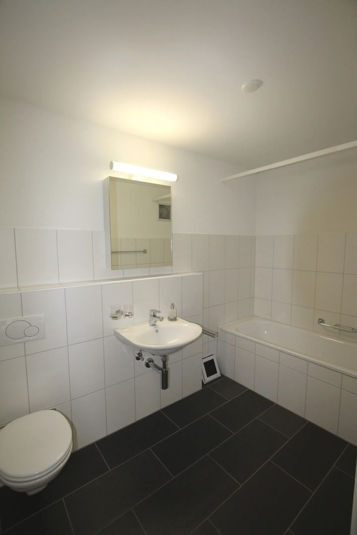 Nachmieter gesucht für die 2.5 Zimmerdachwohnung in Zentrum von Möhlin - Foto 2 von 3